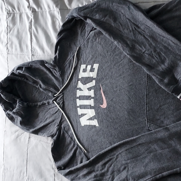 Nike Tops - Nike EUC Gray and pink lightweight sweatshirt 💕 size Medium